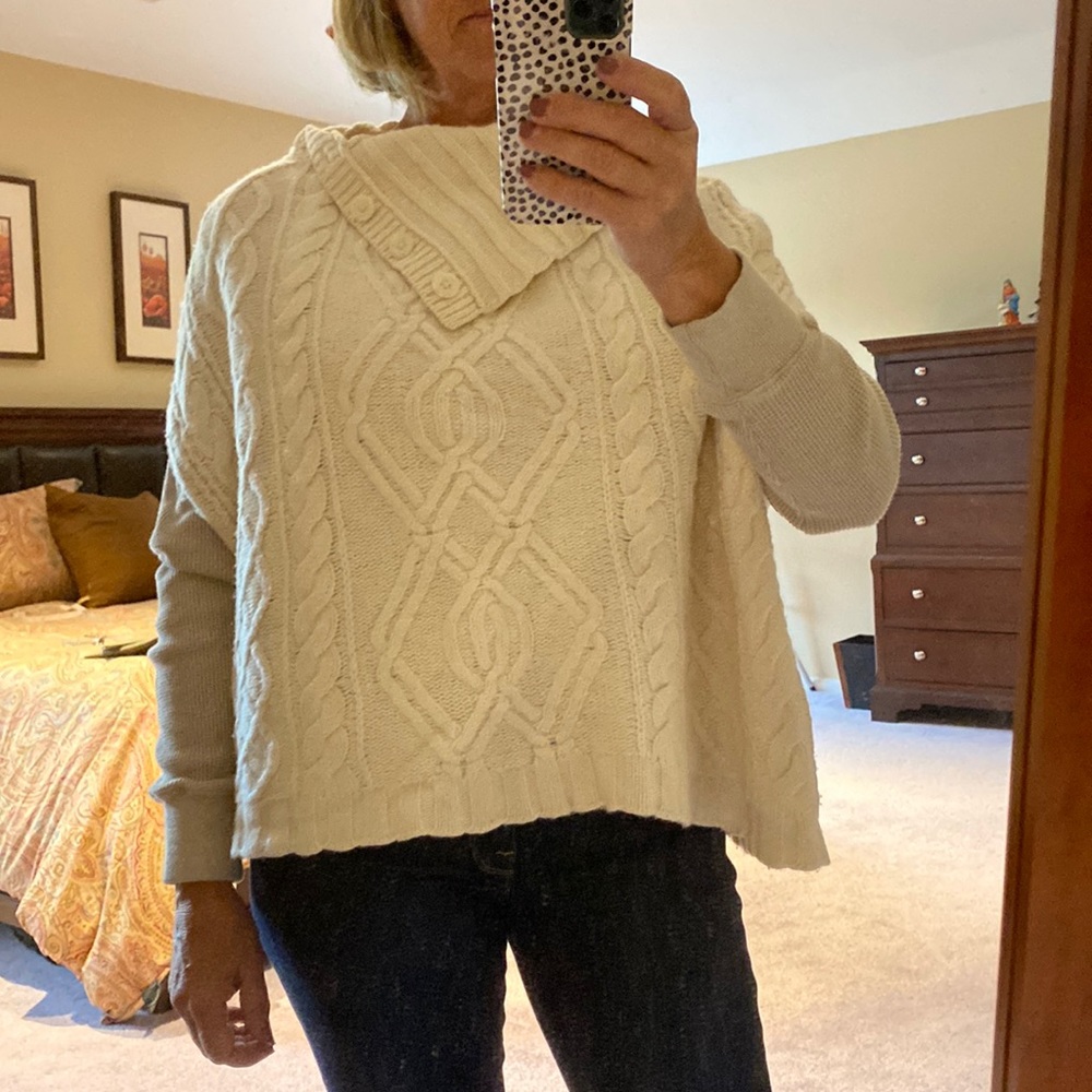 Ann Taylor cream sweater poncho